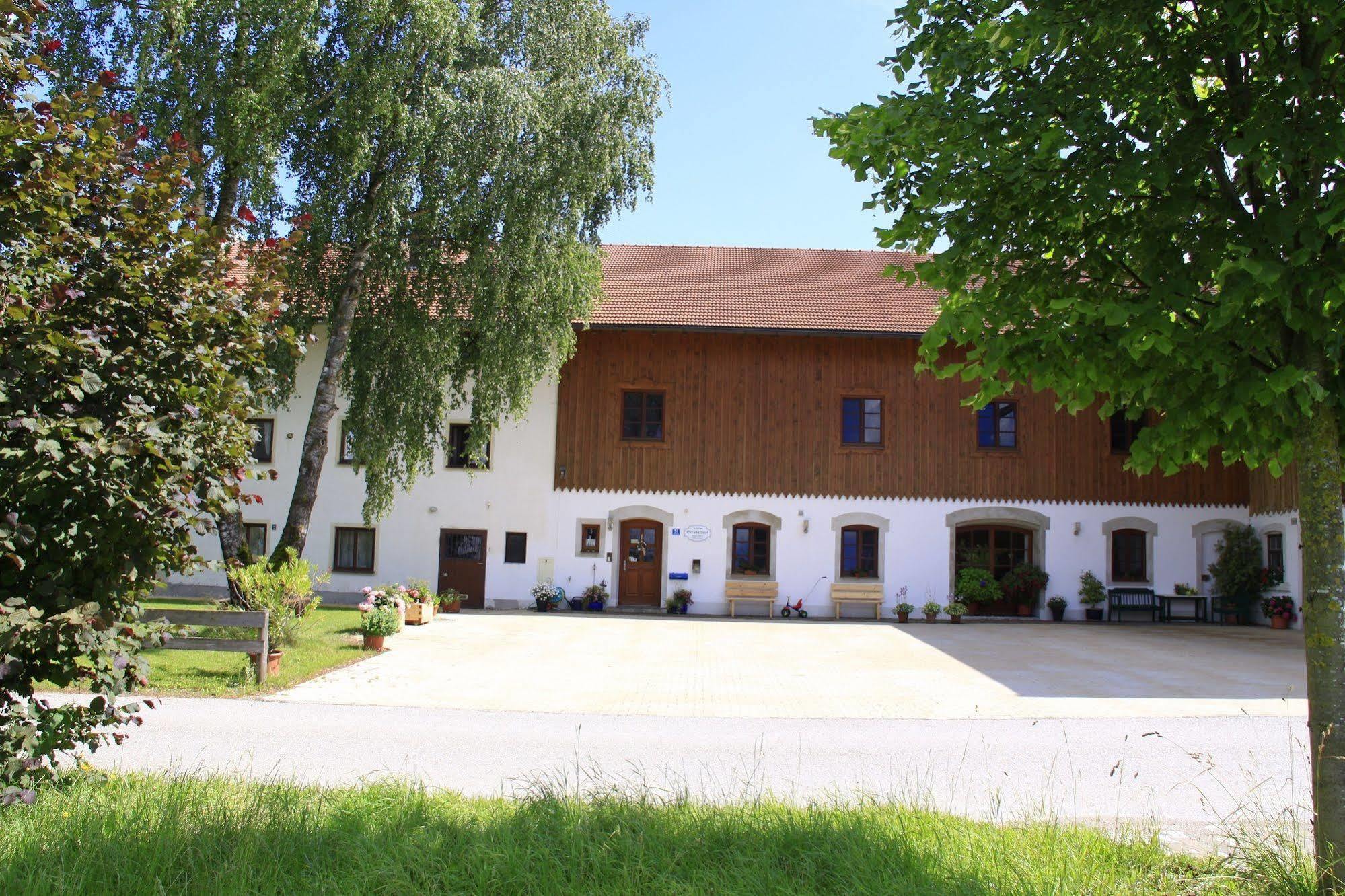 Pension Bernhardhof Otterfing Esterno foto