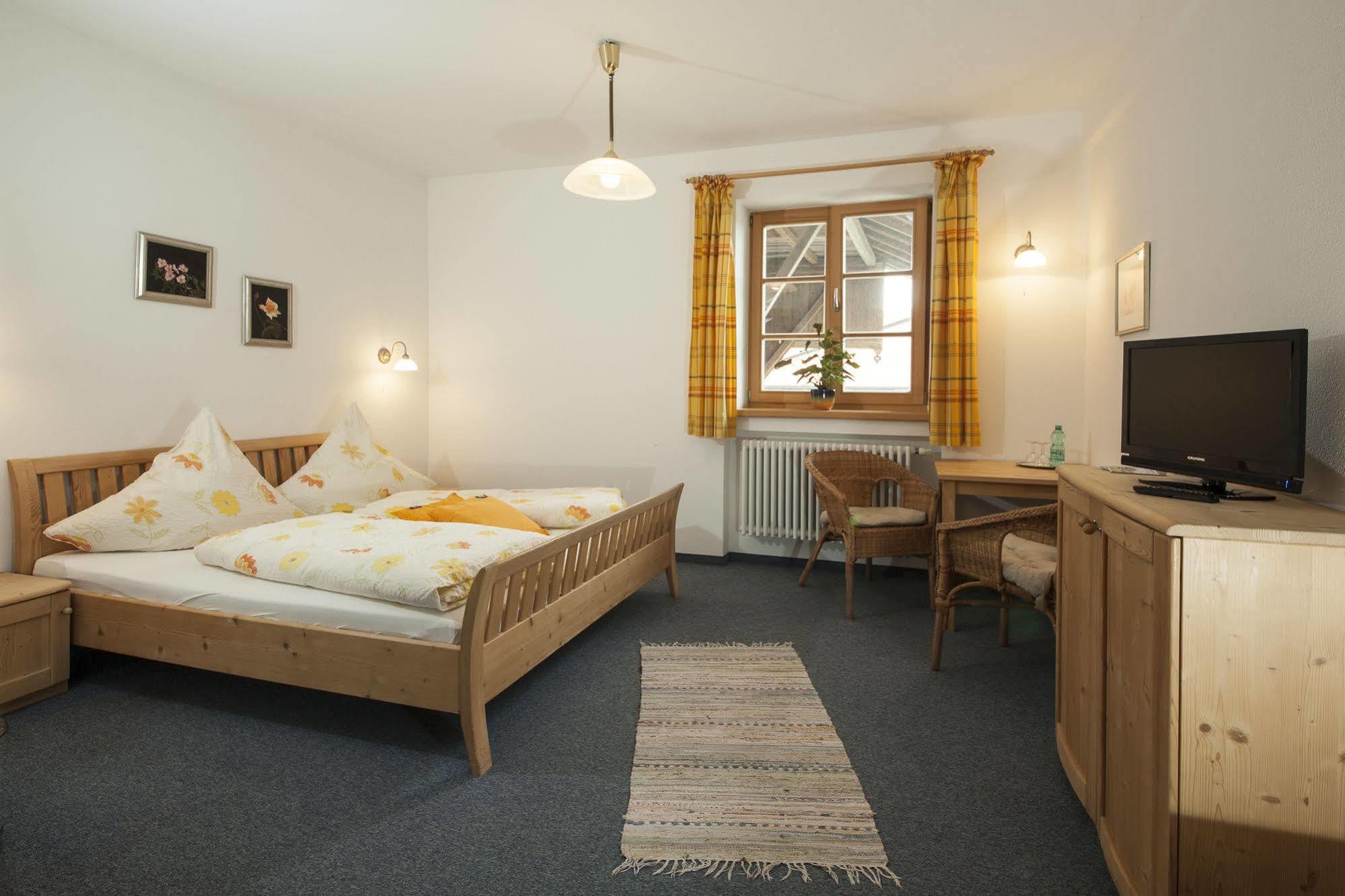 Pension Bernhardhof Otterfing Esterno foto