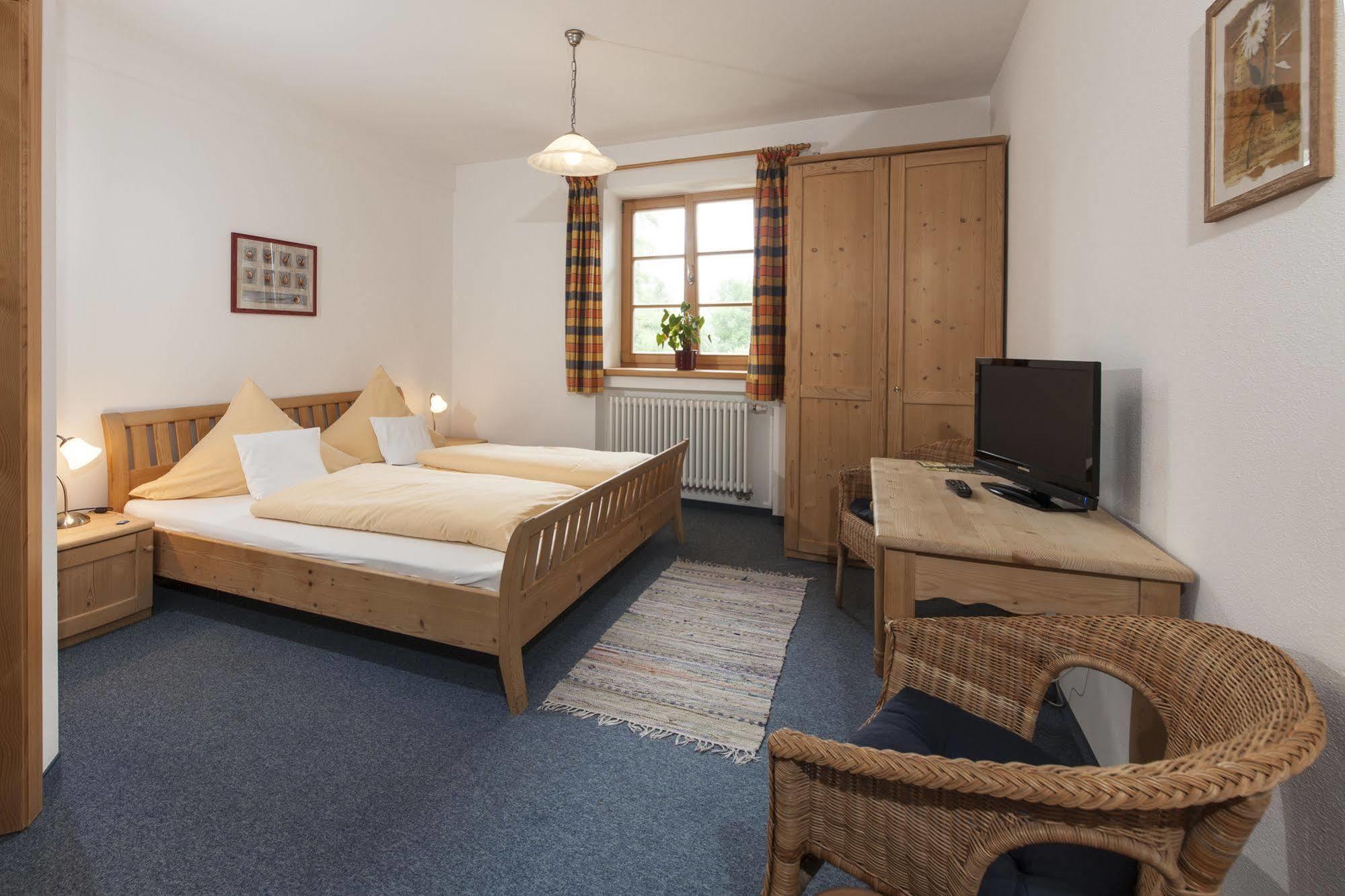 Pension Bernhardhof Otterfing Esterno foto